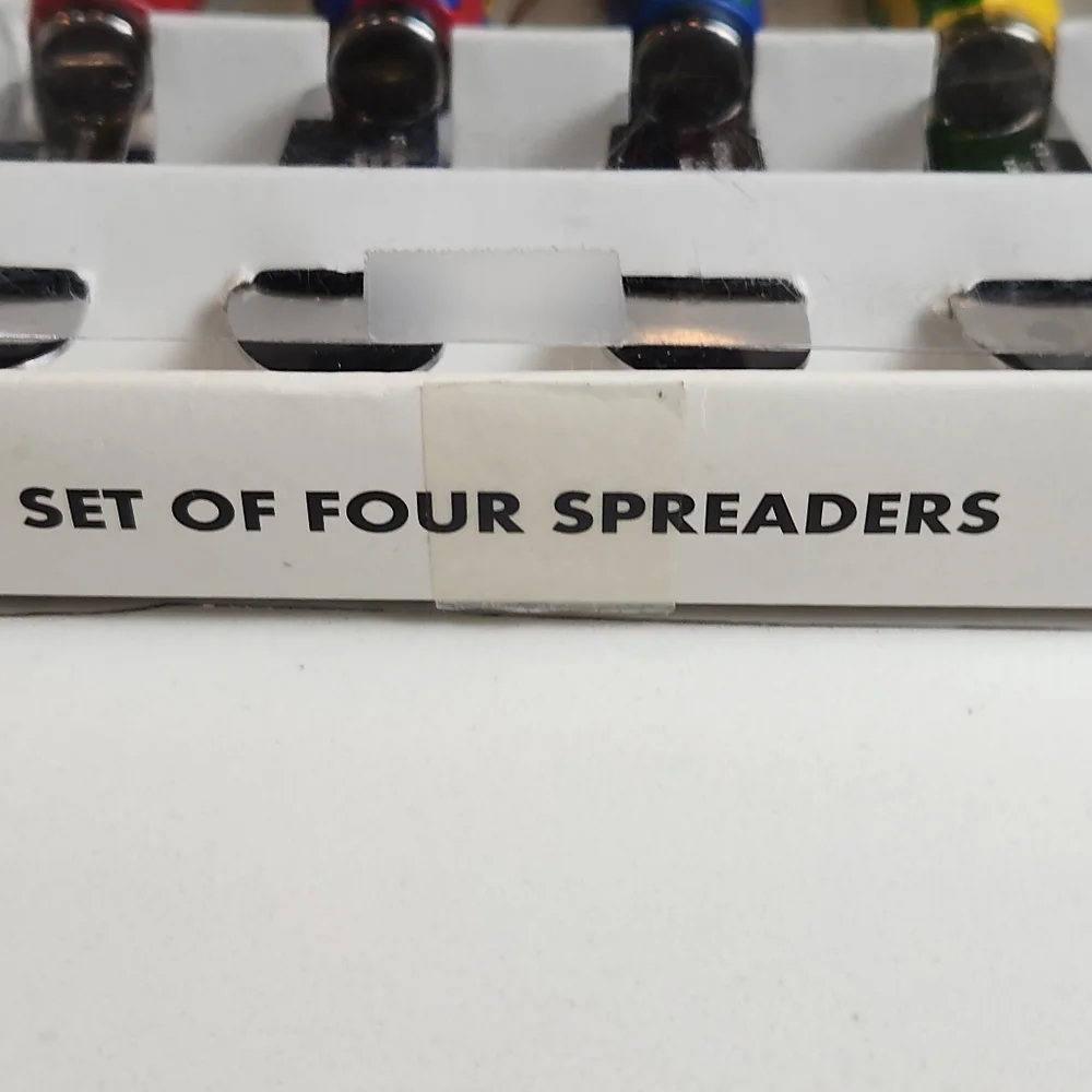 VINTAGE NEW SET OF FOUR SPREADERS FLORAL & VEGETABLES THEME